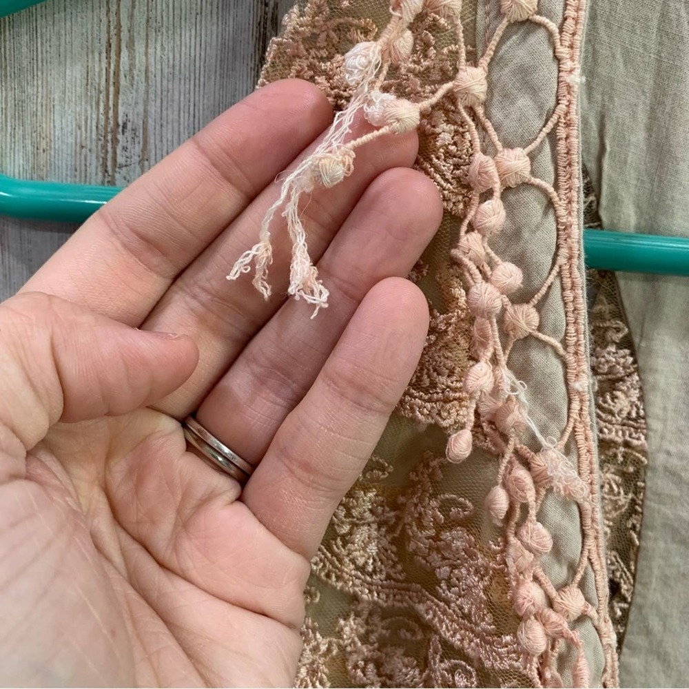 FARM Rio Beige Lace Ruffle Top - Picture 3 of 9